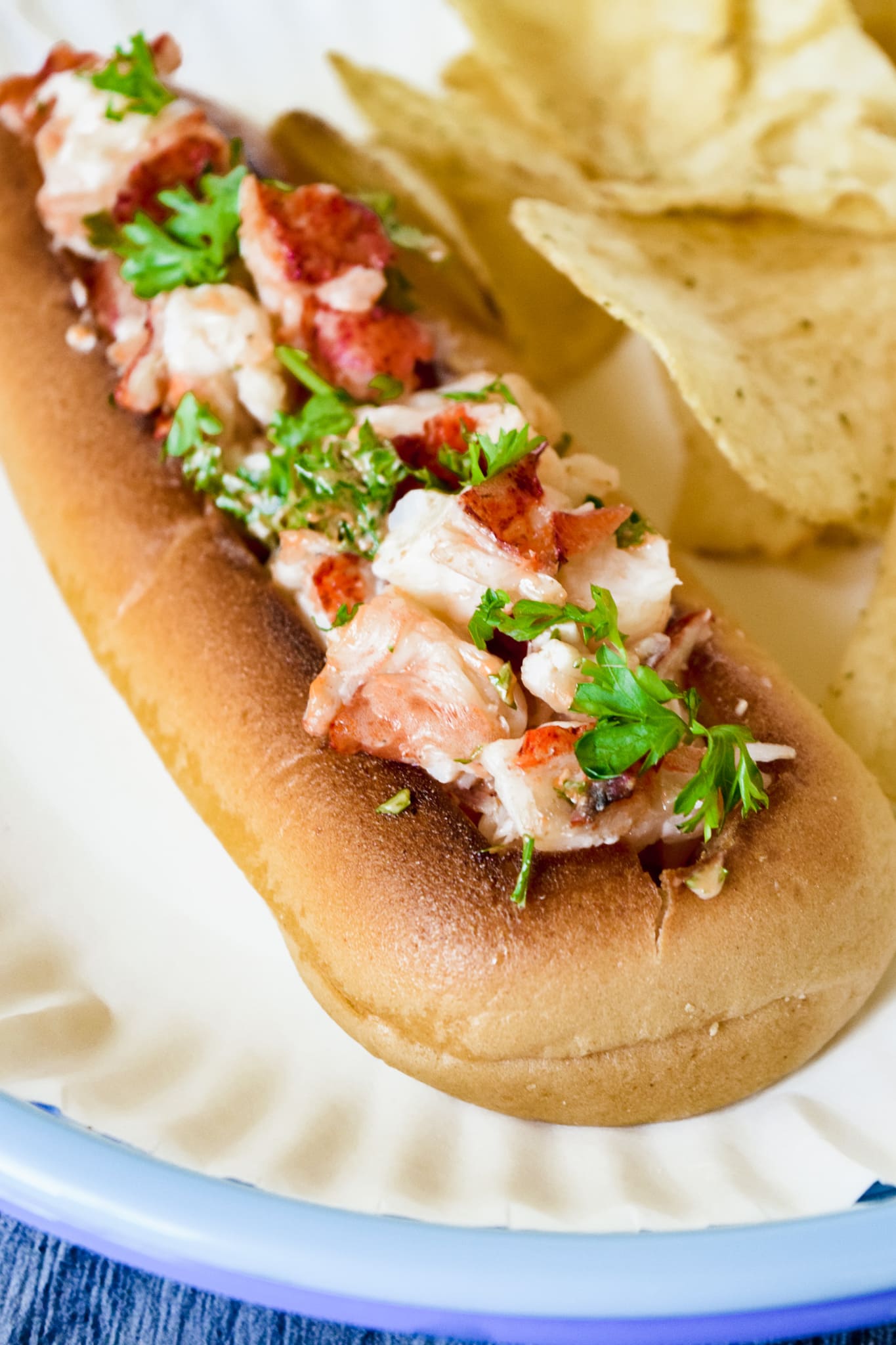 GF Lobster Roll with Butter in Blue Basket